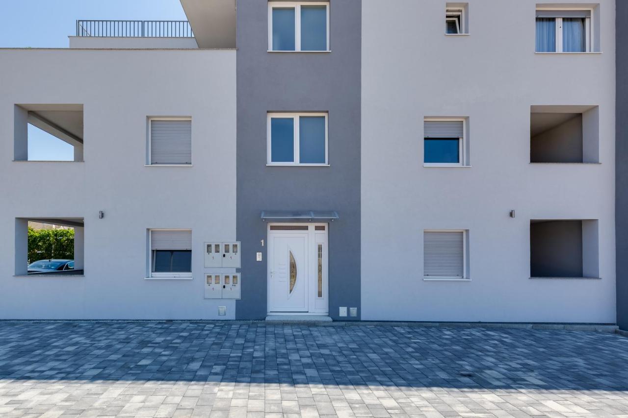 Apartmani Kastelina فير المظهر الخارجي الصورة
